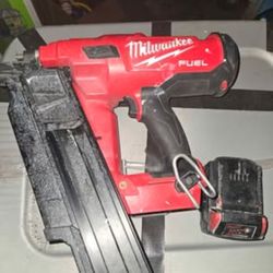 Framing Nail Gun Milwaukee M18 FUEL w/ Battery – Works Great