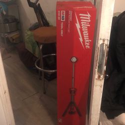 Milwaukee Rocket M18 Dual Power Tower Light 