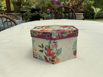 Present Box Floral