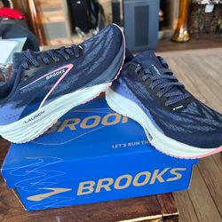 ♥️♥️ Brand New BROOKS LAUNCH 11 Tennis Shoes Size 6 Women’s ♥️♥️