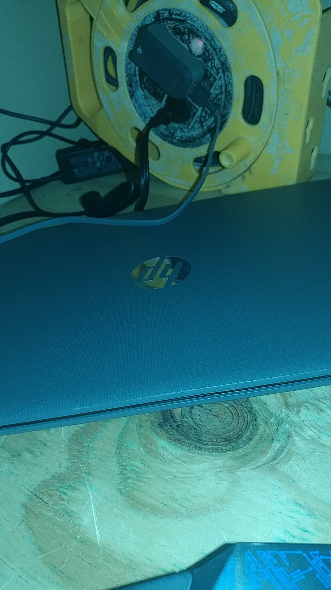 Hp touchscreen laptop 7th gen with charger