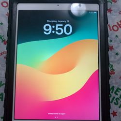 Apple iPad 6th Generation 32GB Unlocked Like New!