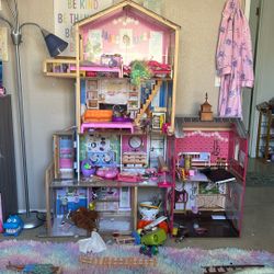 Costco 5’ Doll House With Accessories 