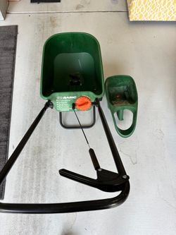 Fertilizer spreader
