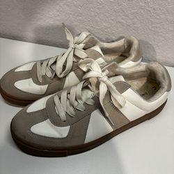 Women’s shoes