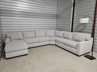 Gray 🔥 4PC Sectional 🛋 (Delivery Available) 🚚