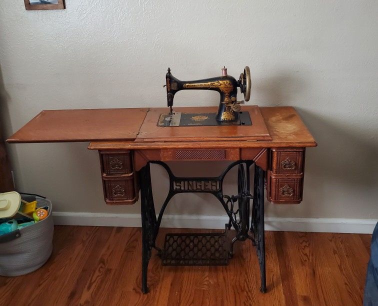 Singer Sewing Machine
