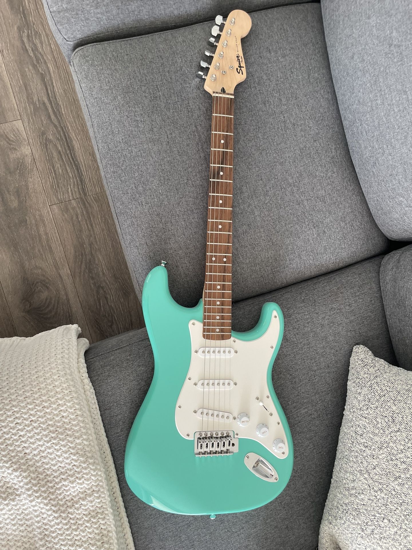Squier Bullet Stratocaster Hardtail Limited-Edition Electric Guitar Sea Foam Green