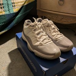 Jordan 11 Retro Low "Cement Grey" 
