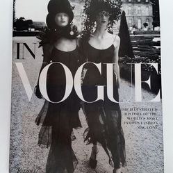 Coffee Table Book In Vogue An Illustrated History Of The Worlds Most Famous Fashion Magazine 