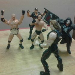 COLLECTOR WRESTLING WCW, NWO GOLDBERG CAR, BEAR, FIGURES HULK HOGAN, STING, KEVIN NASH, PLUSH HOGAN, MAGAZINE, BOOKCOVERS