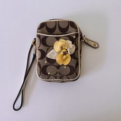 Authentic Coach Tan Brown Signature Wristlet With Flower 