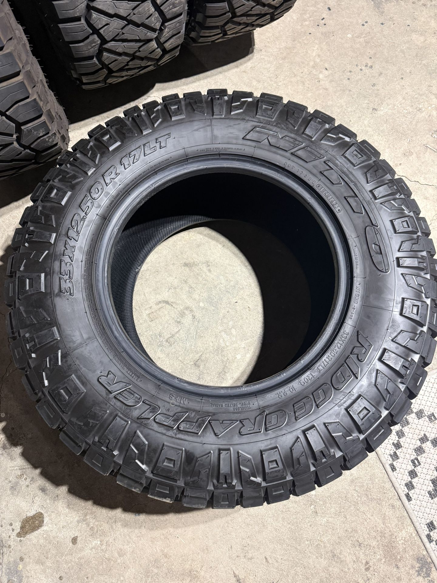 33x12.5 R17 Nitto Ridge Grappler