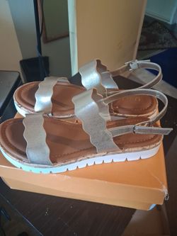 UNISA size 10women  Sandles