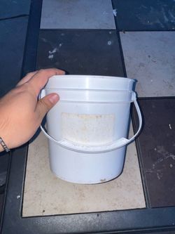 Two Sizes White Buckets Available Small/Large