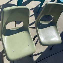 2 mint Brunswick fiberglass chairs