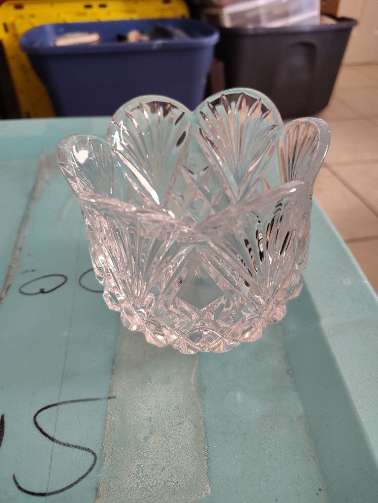 Crystal Ball Used For Candy Or Anything Except Flowers It's Very Small