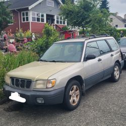 2001 Subaru Forester L (For Parts)