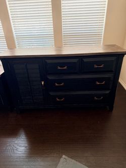 Bedroom Dresser & Nightstands with Lamps