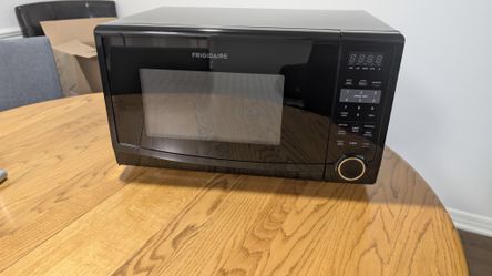   Frigidaire Black  Microwave Oven 