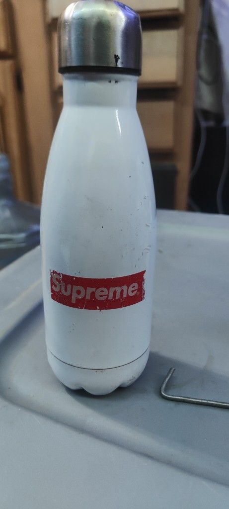 SUPREME WATER MUG 