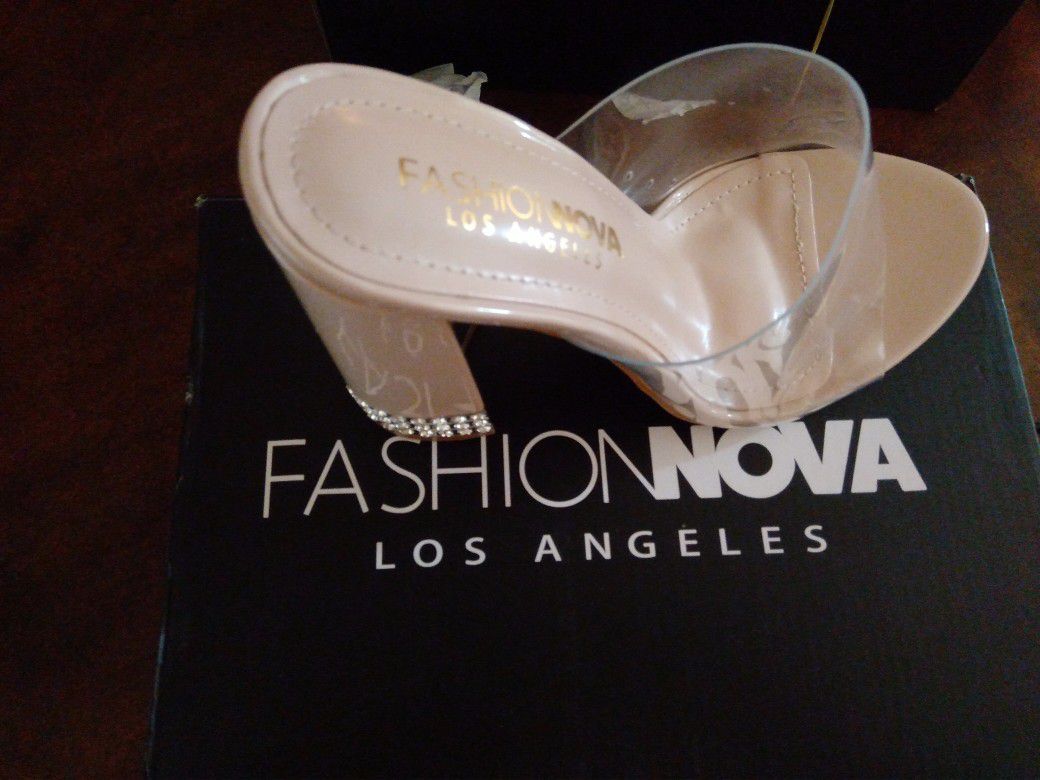 Beand new size 6 Fashion Nova Clear view heels.