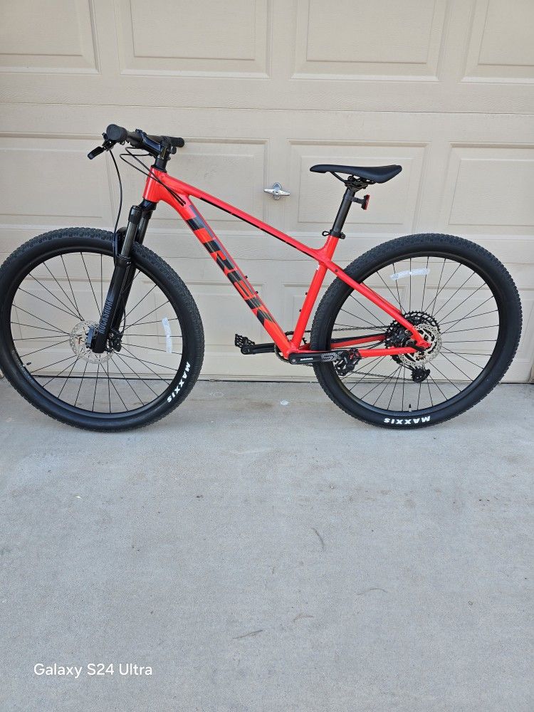 TREK MARLIN 8 MOUNTAIN BIKE, 29ER, SETUP TUBELESS, 1X12 (M/L FRAME)