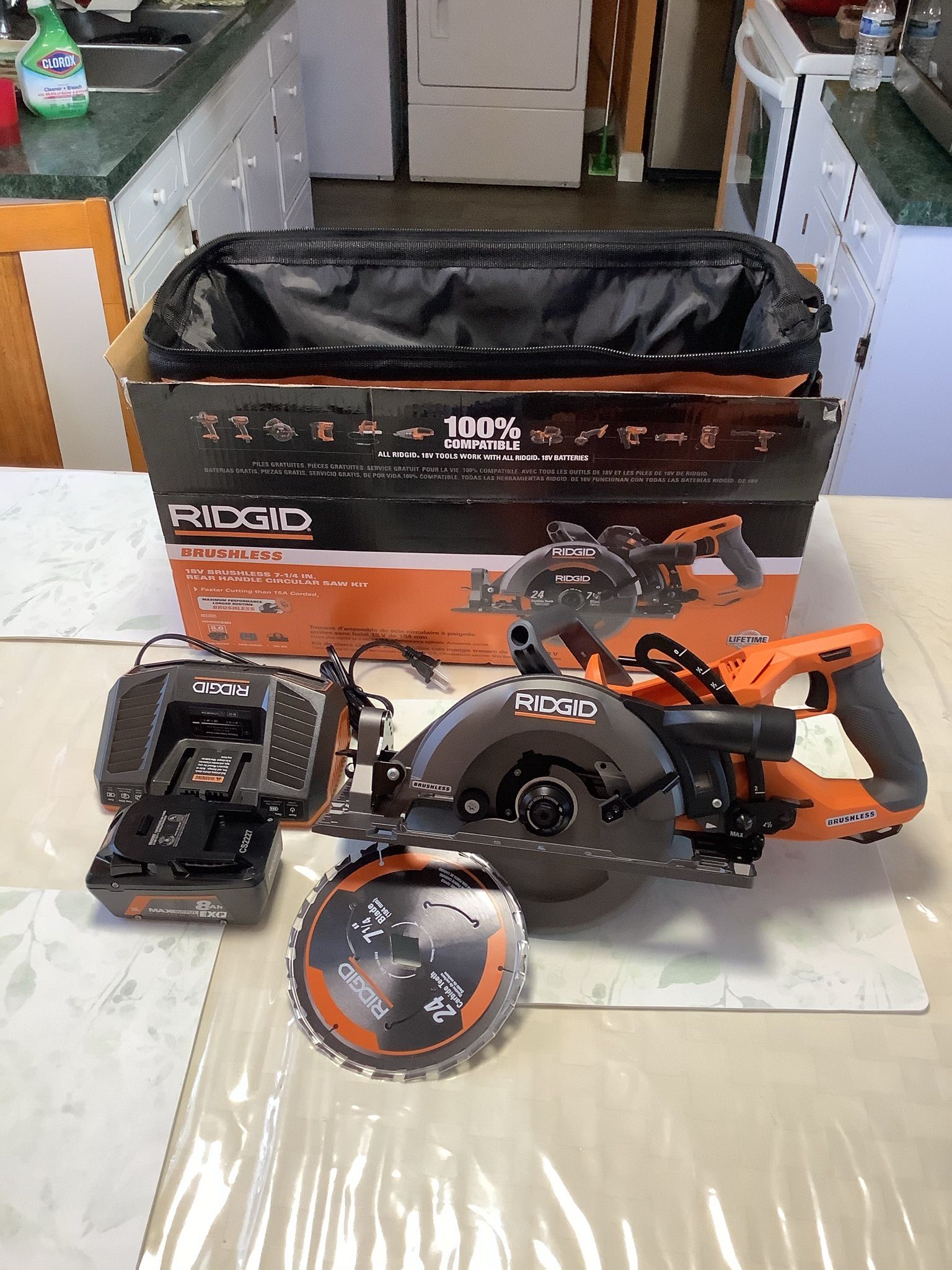 NEW RIDGID SAW 18V Brushless 