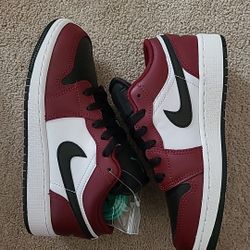 Air Jordan Retro 1 Low "Beetroot " Size 5wmns/3.5 Youth 