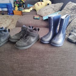 $10 Bag Of Kids Shoes 