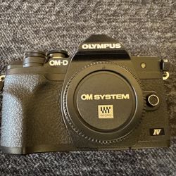 Olympus OM-D E-M10 Mark IV Camera