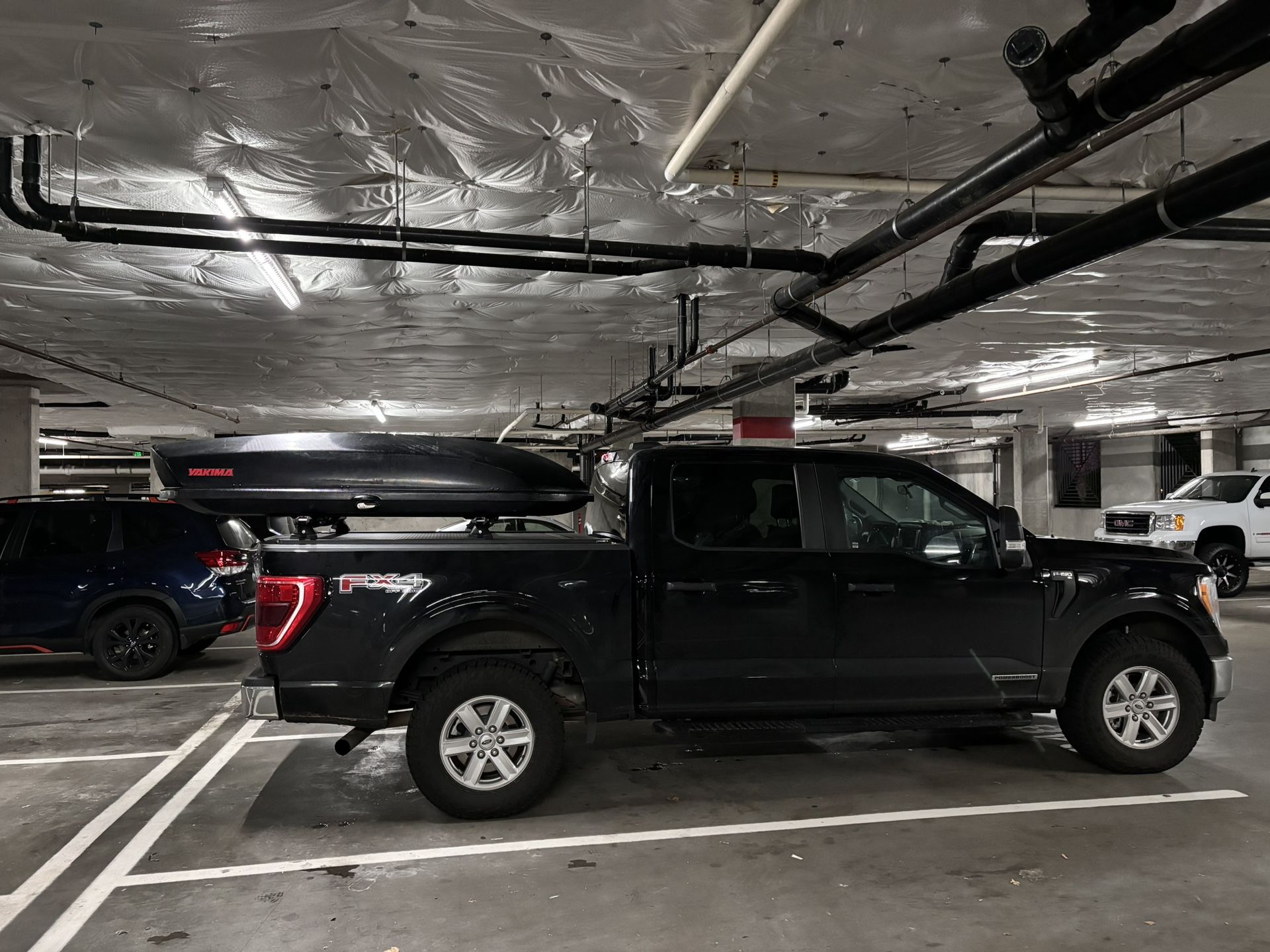Yakima SkyBox 21 Carbonite Roofbox Roof Box Cargo
