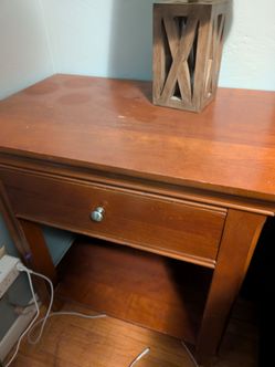 Night stands (2)
