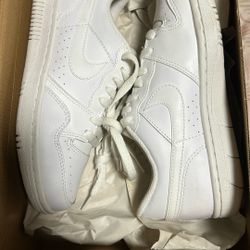 Brand New Size 5.5y Nikes 