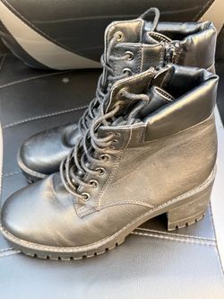 Women Black boots 6 1/2