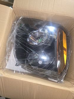 🚘 GMC Yukon Denali XL 1500/2500 Headlights Assembly (2007–2014) – Brand New w/ Bulbs