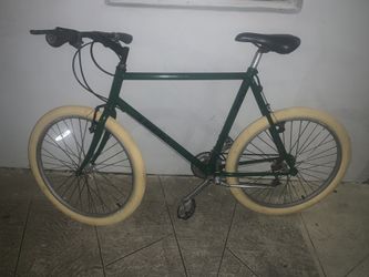 TREK BIKE MODEL 7000, FRAME 22.5 ALL ALUMINUM IN GOOD CONDITION PRICE $ 240, PAYMENT CASH, ZELLE