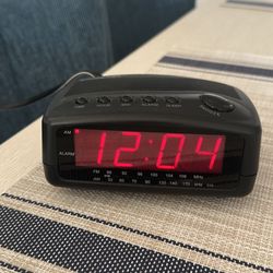 Digital Alarm Clock Radio – Works Perfectly