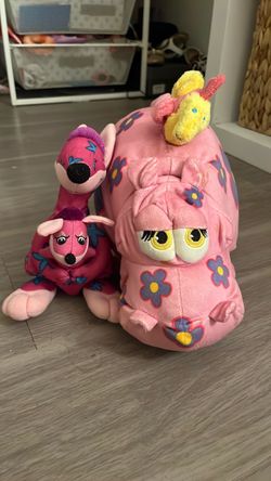 Rare It’s a small world kangaroo and hippo