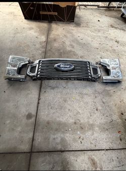 2021 Ford F-350 Super Duty Grille & Lights