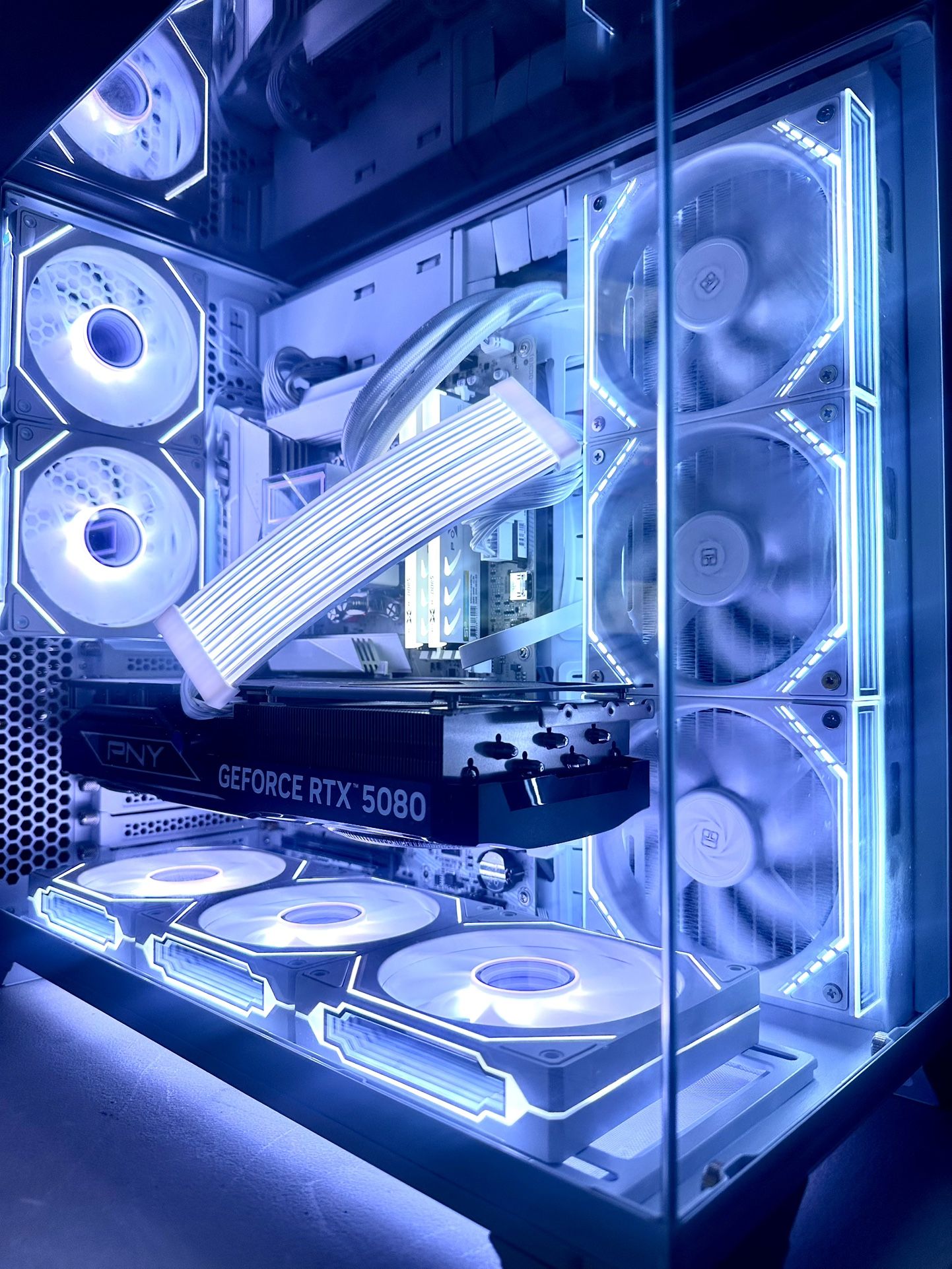 "White Infinity": 7950X3D + RTX5080