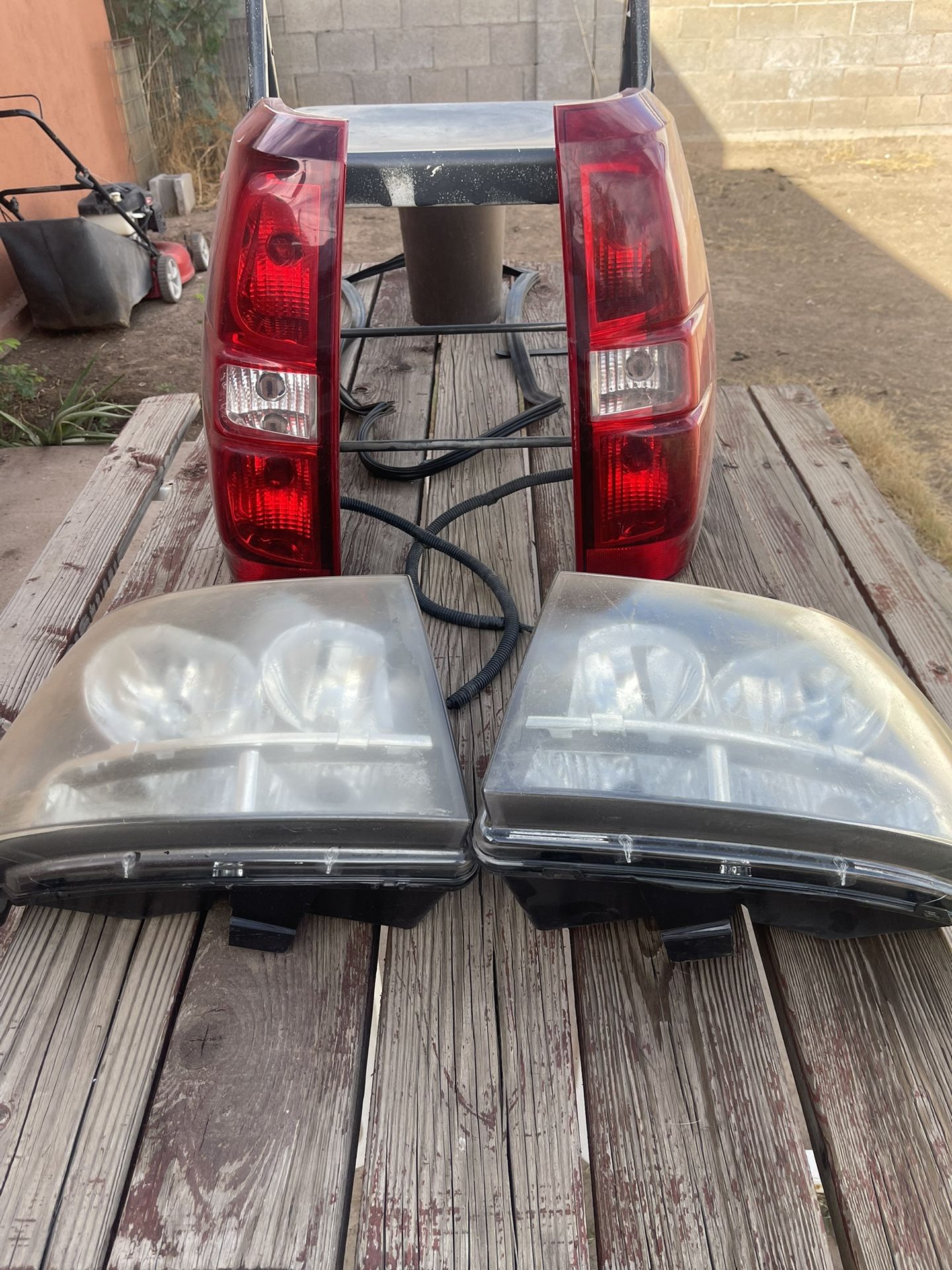 Headlights  For 2008 Chevy Avalanche