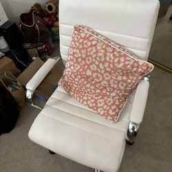 Comfortable White Desk Chair 