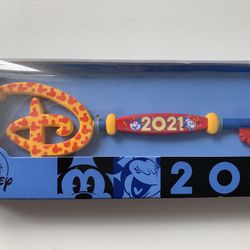New Disney 2021 Mickey and Minnie Mouse Collectible Key Special Edition  Cash only  
