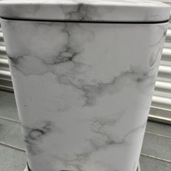 4 Gallon Step Trash Can (Marble Design)