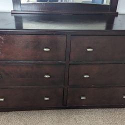 Dresser With Mirror 