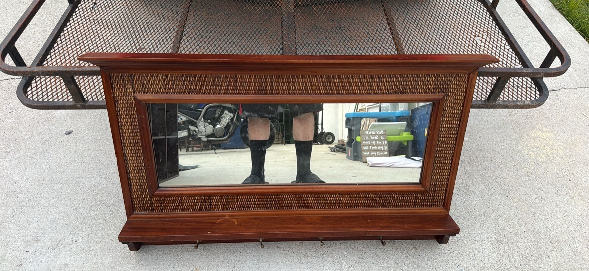 Coat/Key Holder W Mirror