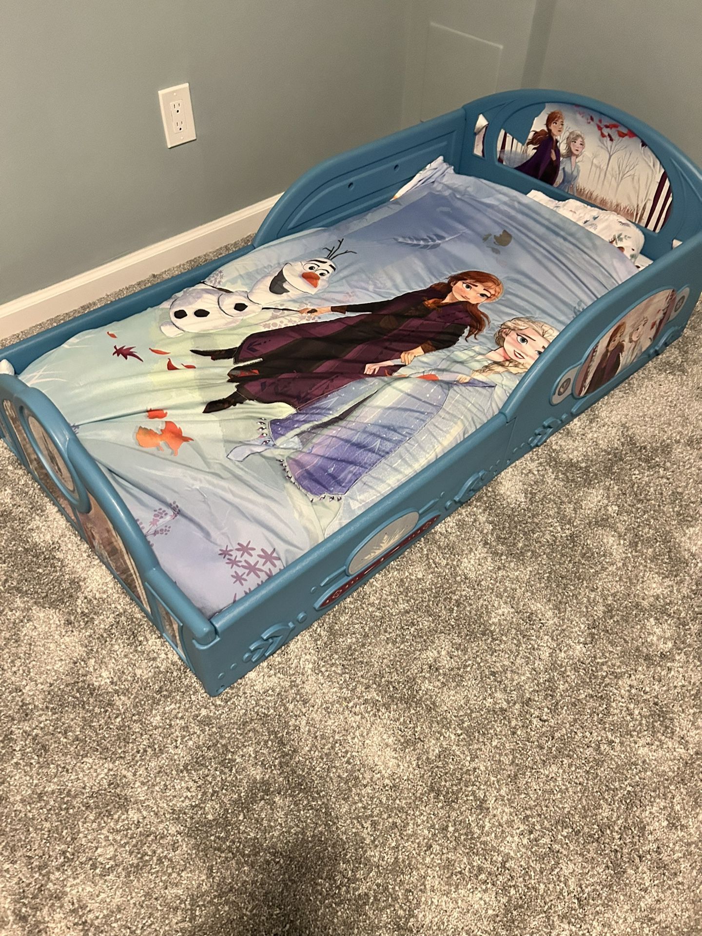 Toddler to age 6 Frozen bed