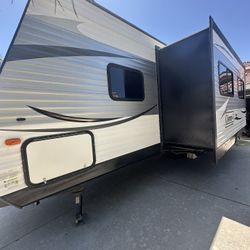 2015 Coleman Travel Trailer Camp Ready 