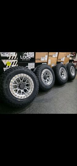 17" LOCK w/ 32" RT tires